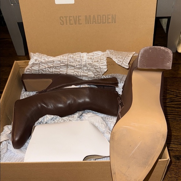 Steve Madden Chocolate Brown Leather Boots - Picture 4 of 4